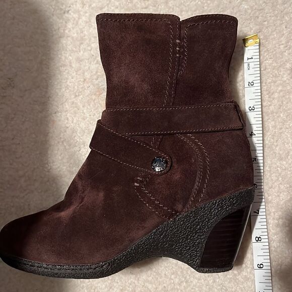 Blondo Waterproof Heeled Zip-up Booties size 7.5 Brown Suede - Picture 9 of 10